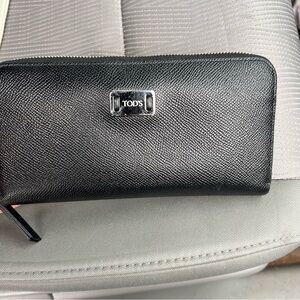 Tod's Wallet Continental Zip Around Black Pebbled Leather
